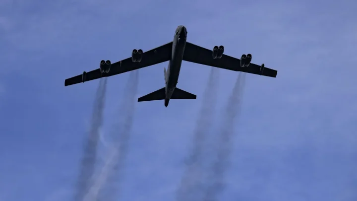 8 people onboard B-52 bomber that crashed in California