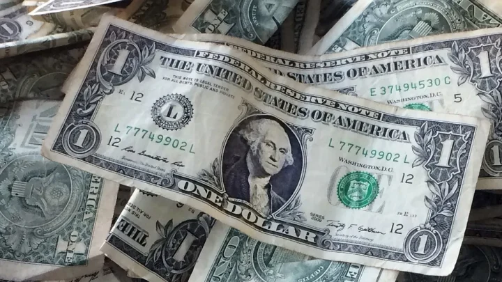 A new bill calls for $25 minimum wage. Here’s where that isn’t ‘sufficient’