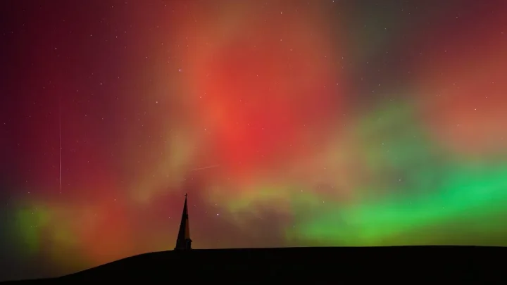 Solar flare prompts storm warnings, chance at seeing the northern lights this week