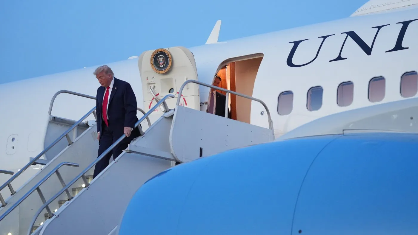White House officials bid farewell to Air Force One plane used since 1990