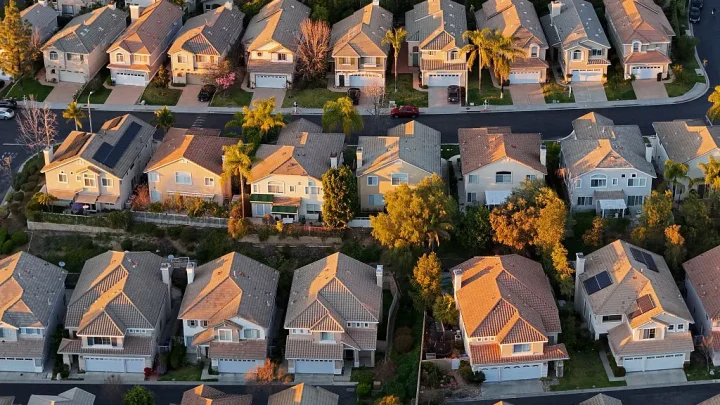Most US families now have 2 parents working full time: Pew