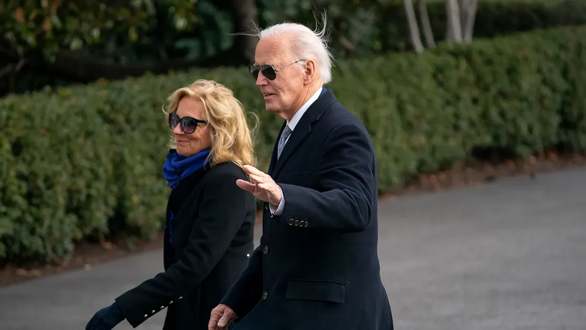 bidenjoe_bidenjill_010225gn03_w