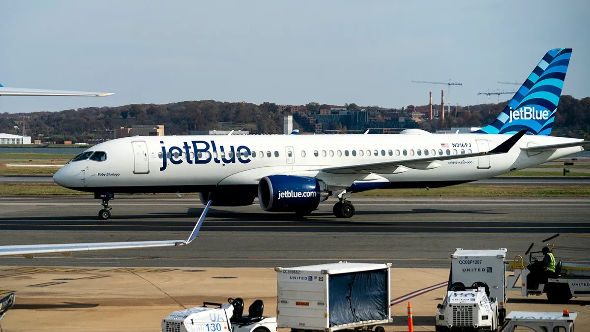 jetblue_dca_110725gn01_w