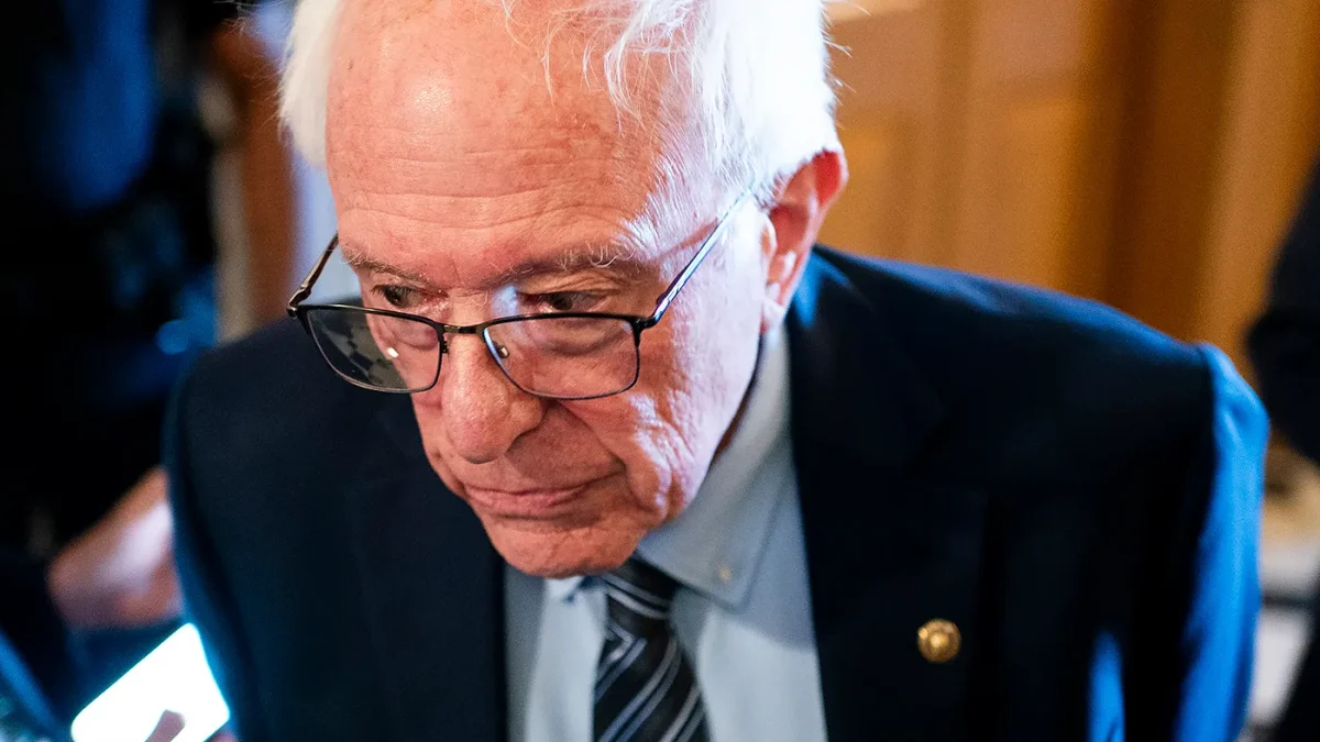 sandersbernie_060126gn02_w