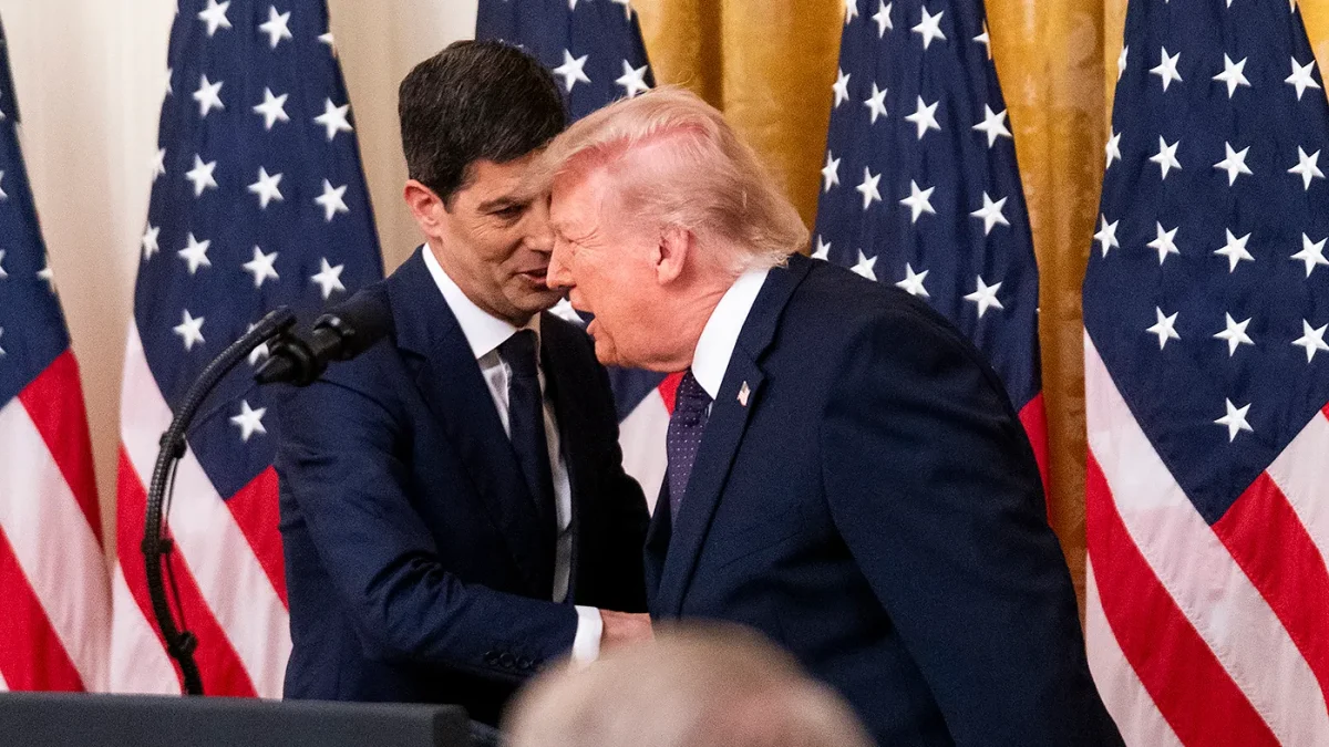 trumpdonald_warshkevin_052226gn04_w