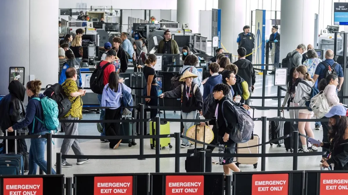 tsa-line-at-lax-GettyImages-2268112503-e1781286917148