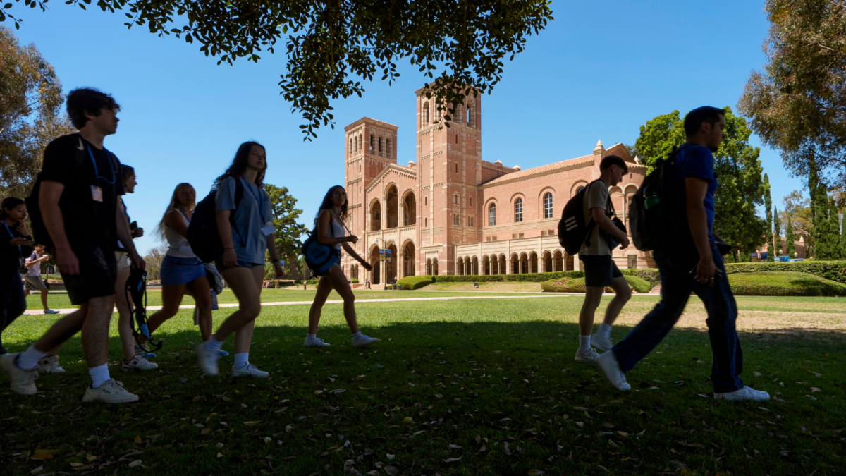 ucla_campus-students_08152024_AP25266141761745-1