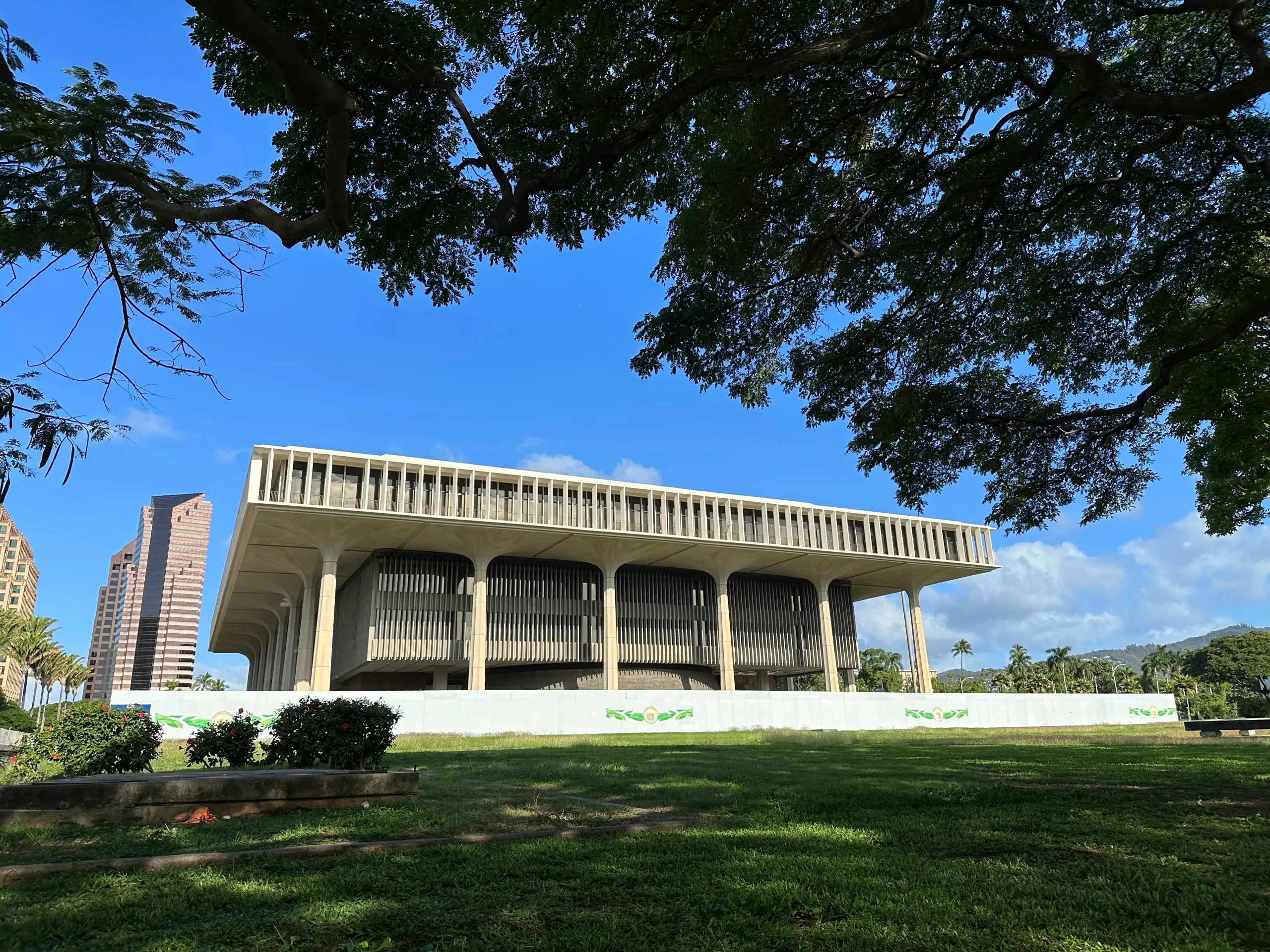 Hawaii Lt. Gov. indicted in alleged bribery scheme
