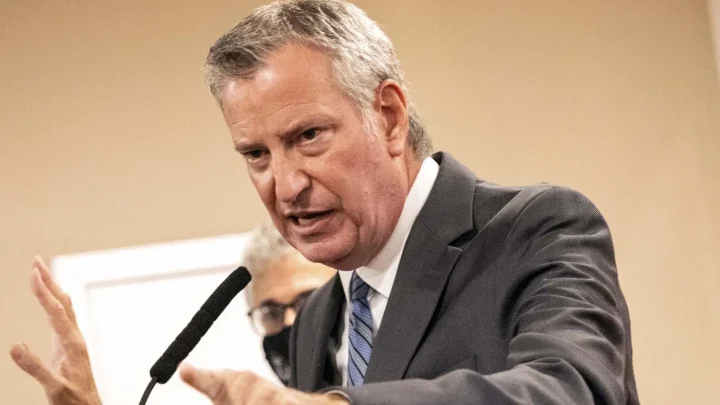 De Blasio, Hannity tangle over democratic socialist candidates: ‘Let me finish!’