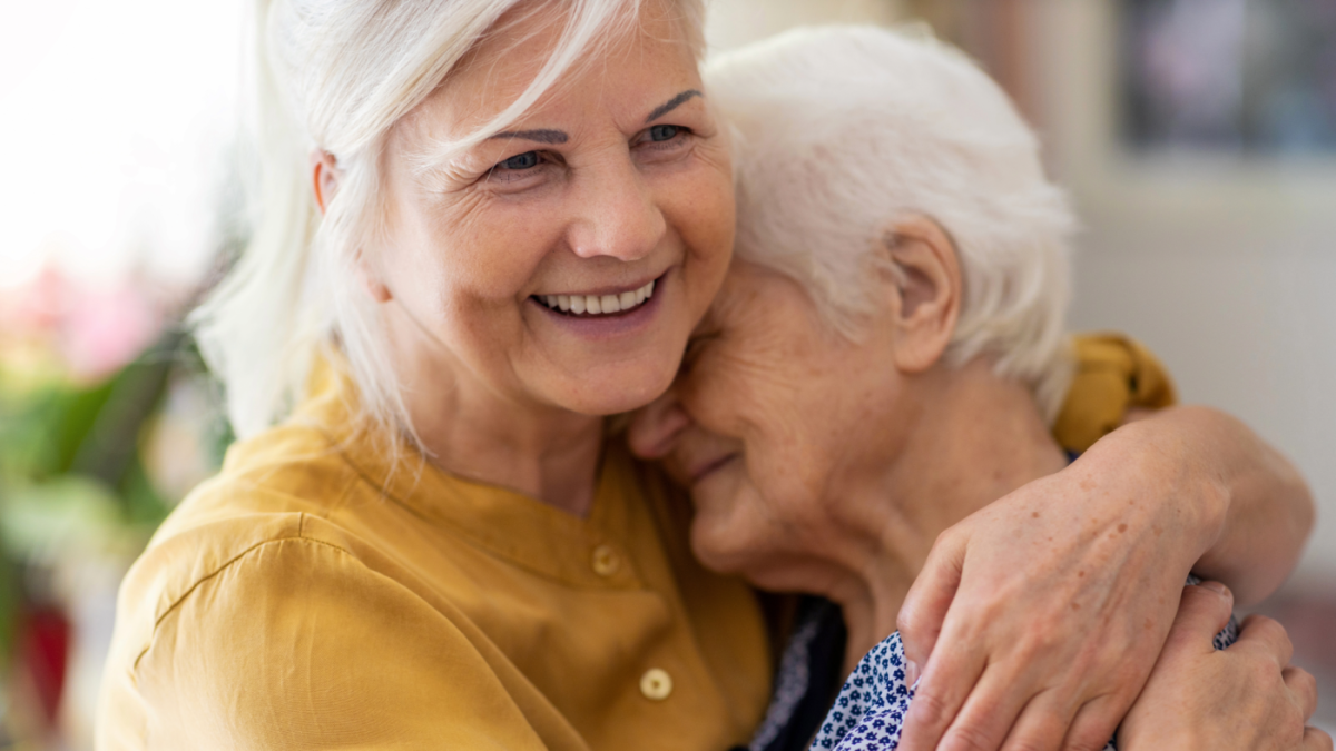 Alzheimers-and-dementia-Shreveport-support-group-Elderly-people-hugging-e1782814632860