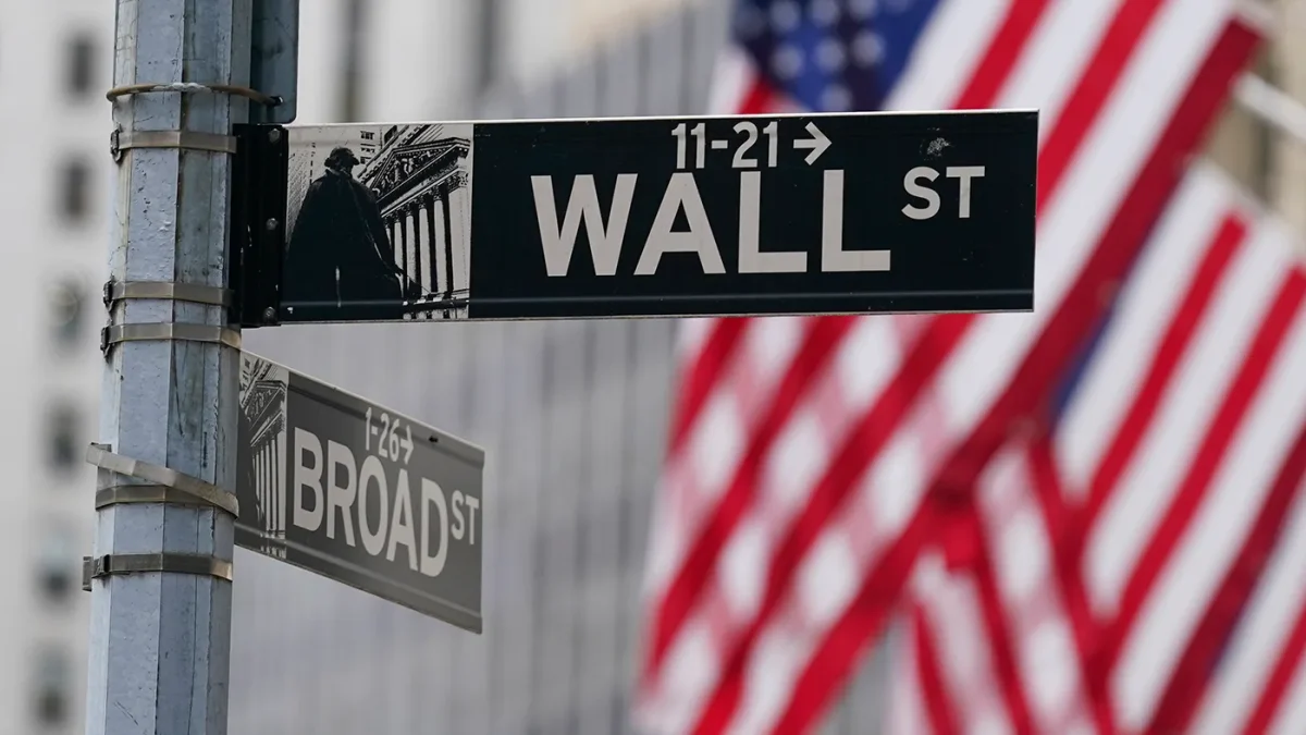 WallStreet_061422_AP_Seth-Wenig