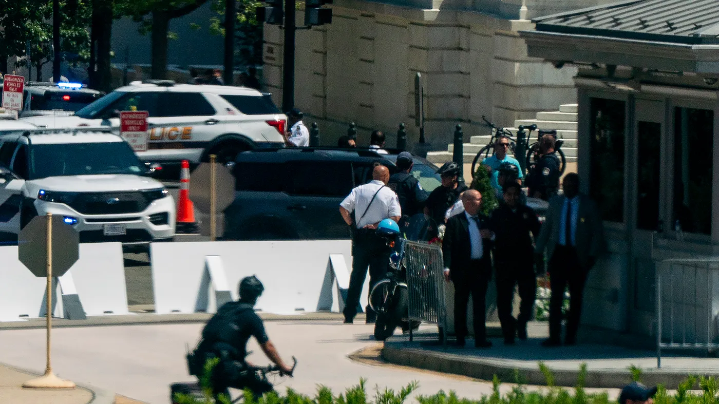 capitolpolice_barrier_071326gn02_w