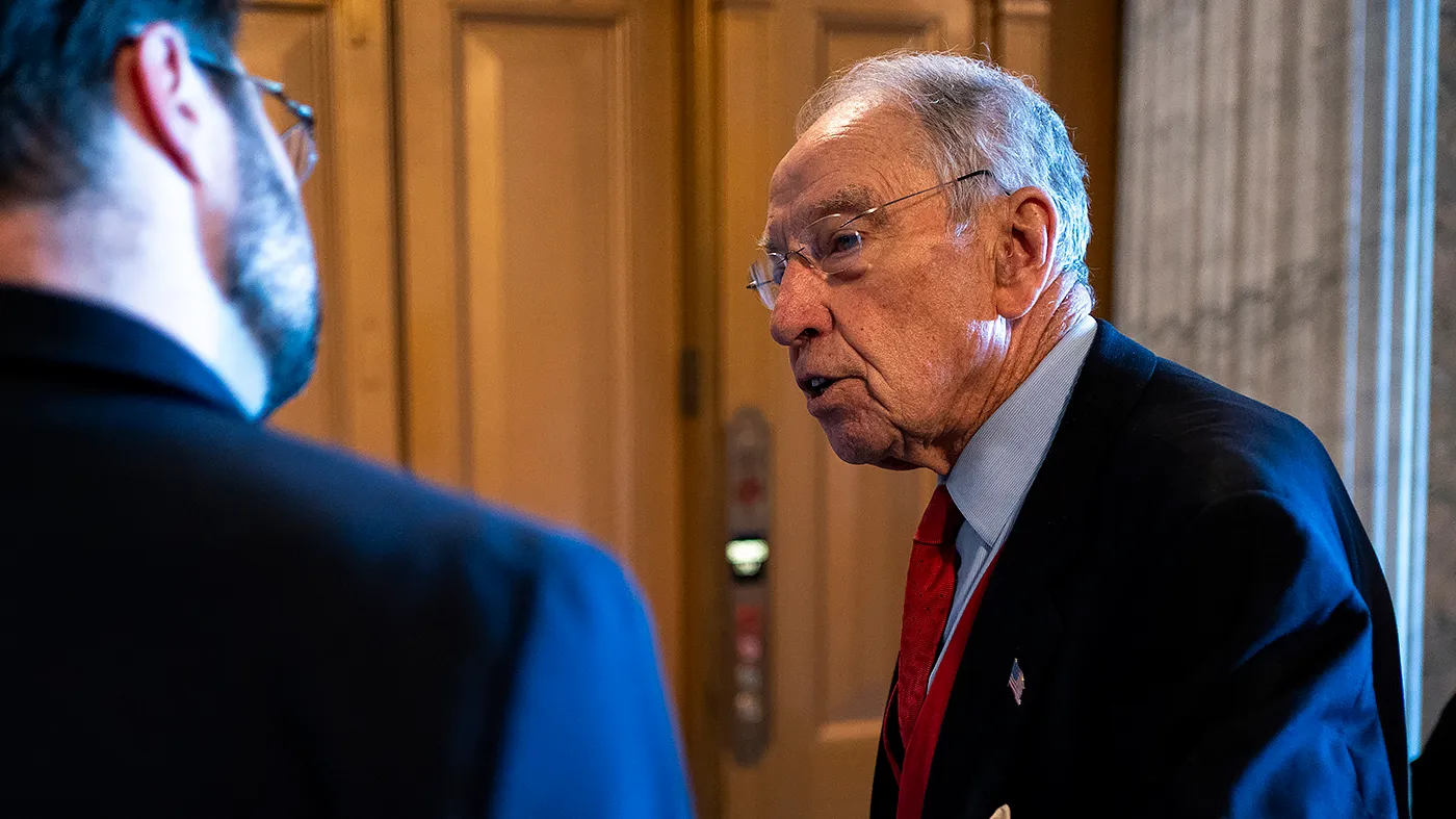 grassleychuck_051126gn02_w-1