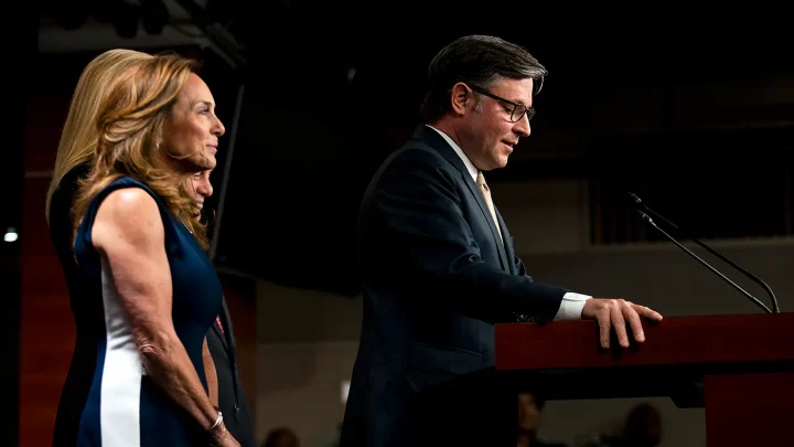 House cuts work short for second week as rebels freeze floor