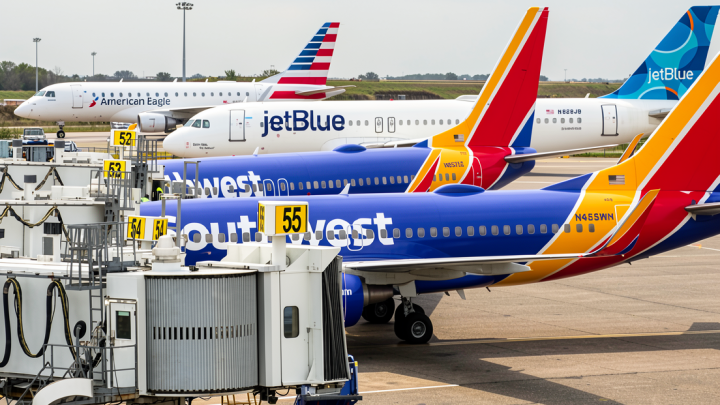 Airline group opposes year-round daylight saving time. Why?