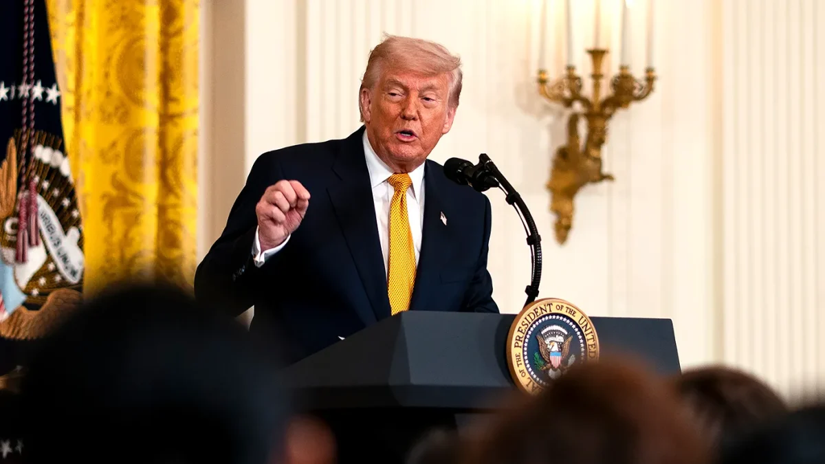 trumpdonald_050626gn14_w