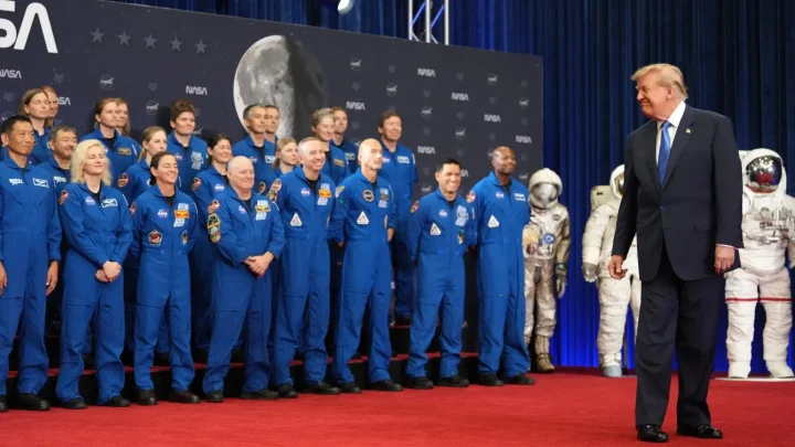 Live updates: Trump honors Artemis II astronauts at NASA; Warsh hints at potential Fed interest rate hike