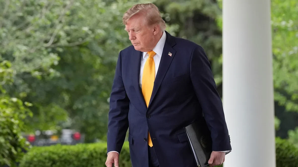 TrumpPolling_Mancini_AP_AlexBrandon