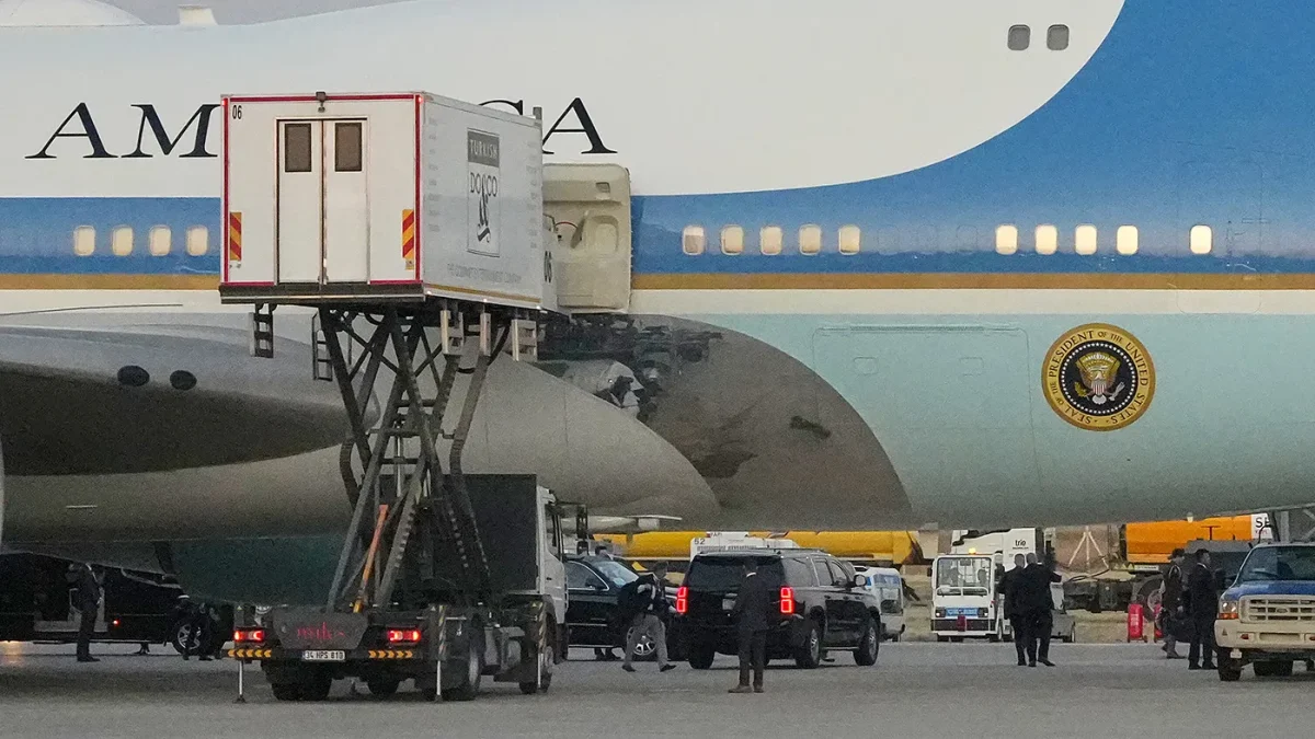 airforceone_070826ap01_w