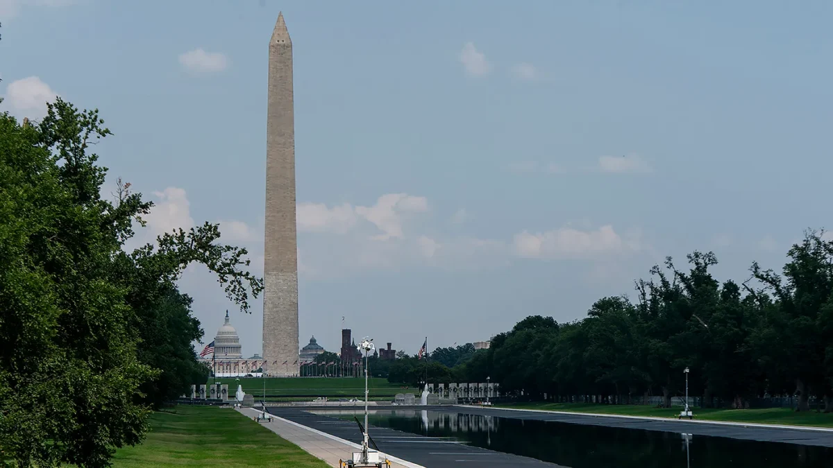 lincoln_reflecting_pool_081026gn07_w
