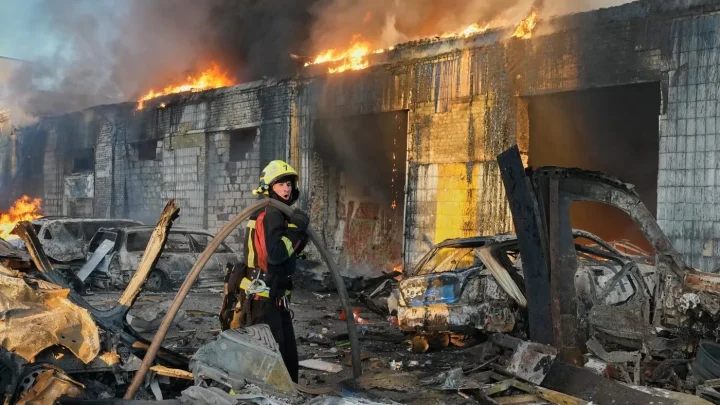 Russia resumes strikes on Kyiv after pause for US envoys’ visit