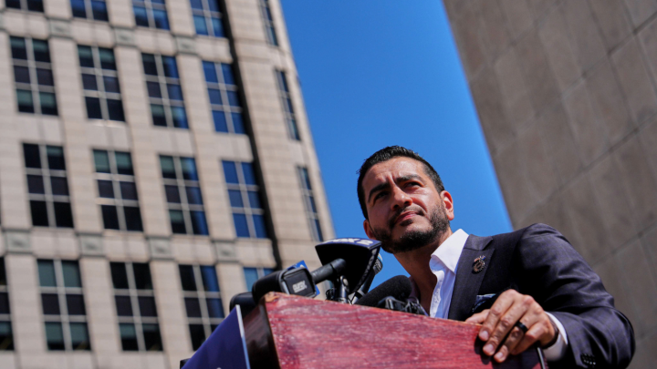 El-Sayed challenges Vance to weightlifting competition: ‘You talk a good game’