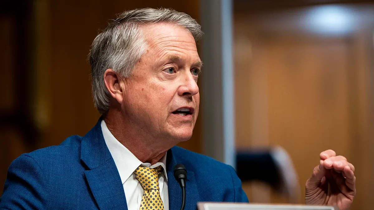 Kansas’s former GOP governor backs Democrat over Marshall for Senate
